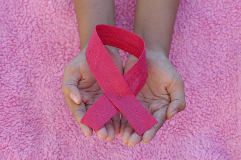 Bradesco Saúde alerta para a importância da mamografia contra o câncer na Campanha Outubro Rosa
