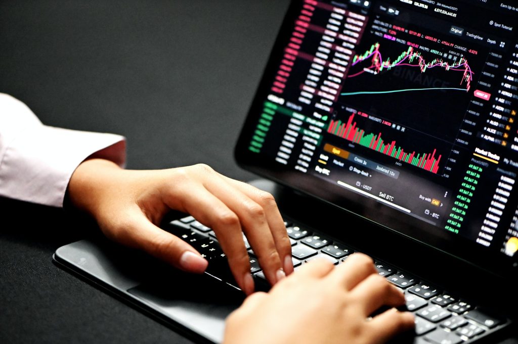 Susep divulga Síntese Mensal com dados do setor de seguros em outubro / Foto: Executium / Unsplash Images