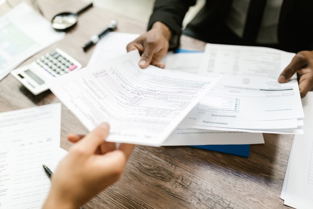 A importância da educação em seguros para o desenvolvimento do setor / Foto: Rodnae Productions / Pexels